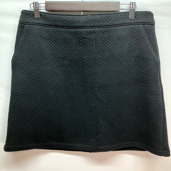Ann Taylor LOFT Womens Black Quilted Herringbone Textured Mini Skirt‎ Size 8 - Picture 1 of 4